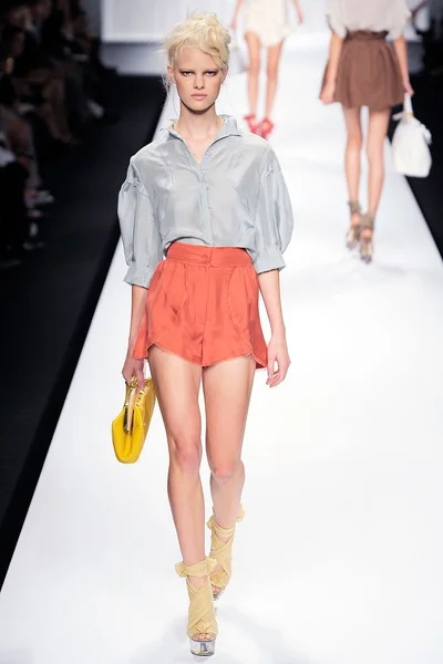 Look 12